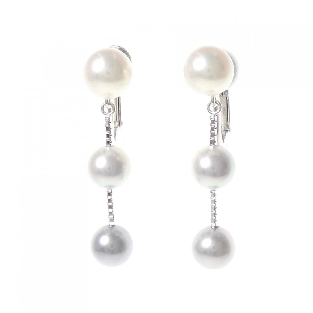 TASAKI AKOYA PEARL EARRING: Tasaki Akoya Pearl Earring Brand: TASAKI Type/Style: Tasaki Pierce/Earring Material: K18 white gold, Main Stone Akoya Pearl Color: White Gold Size: Actual Size Approximate dimensions: 31.6mm x 6.9mm