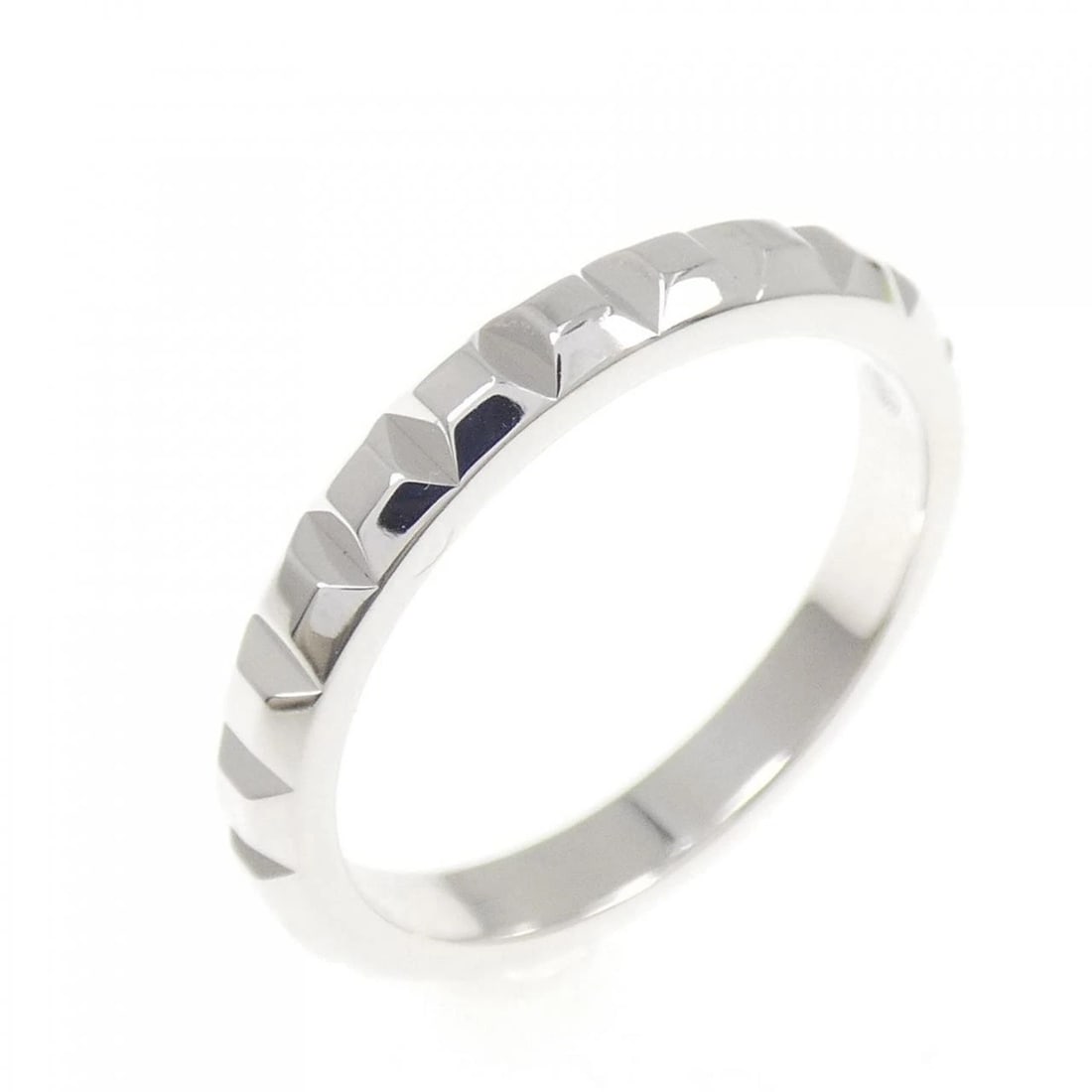BOUCHERON CLOU DE PARIS MEDIUM RING: Boucheron Clou de Paris Medium Ring Brand: Boucheron Type/Style: Boucheron Ring Material: 750 white gold, Color: White Gold Size: US5 1/2(51) Accessories: None Accessories Notice: When pur