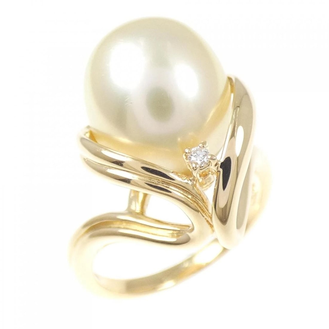 TASAKI WHITE SOUTH SEA PEARL RING: Tasaki White South Sea Pearl Ring Brand: TASAKI Type/Style: Tasaki Ring Material: K18 yellow gold, Main Stone White Butterfly Pearl Color: Yellow Gold Size: US5 3/4 Accessories: None Accessories