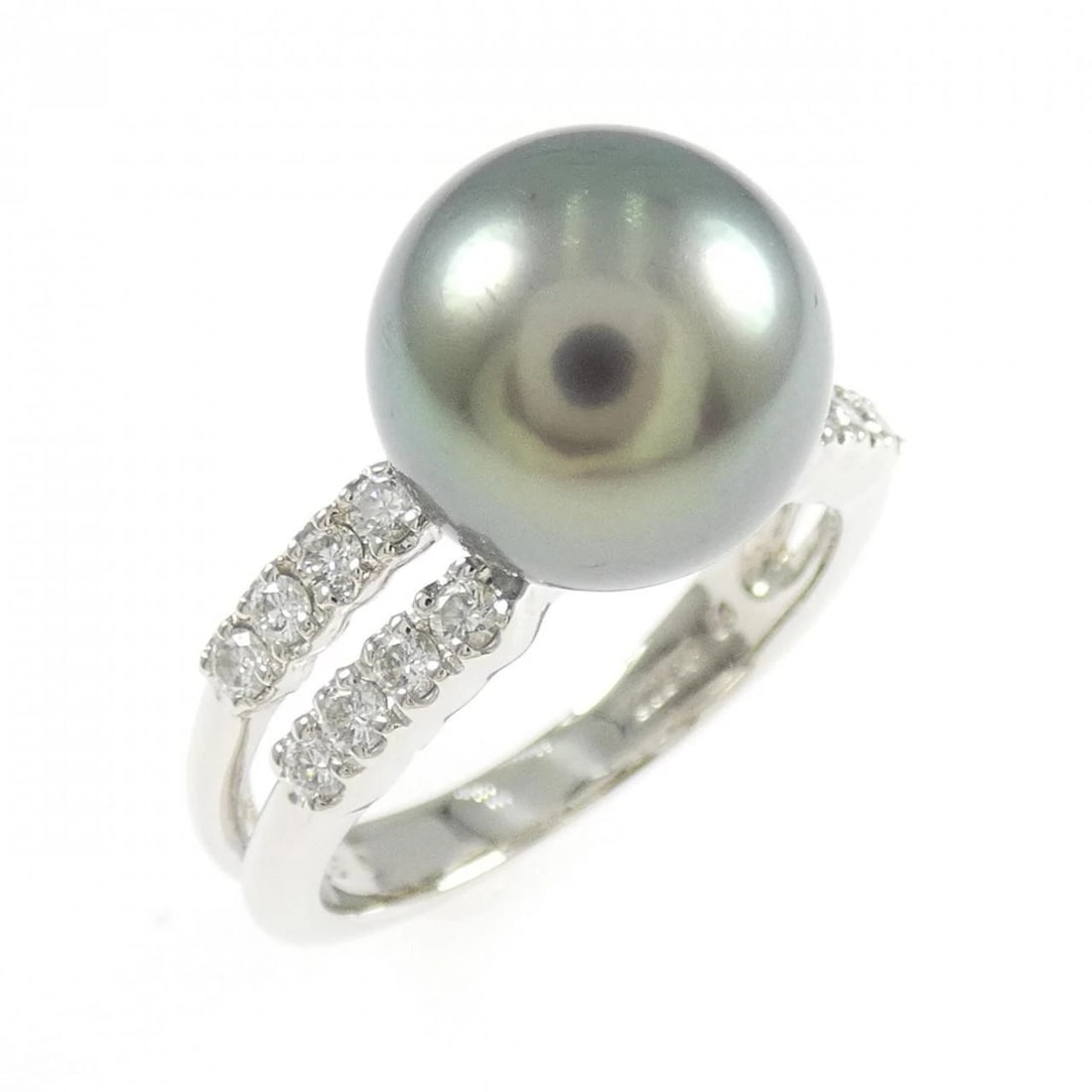 TASAKI BLACK PEARL RING: TASAKI Black Pearl Ring Brand: TASAKI Type/Style: Tasaki Ring Material: Platinum900, Main Stone Black Pearl Color: Silver Size: US7 Accessories: None Accessories Notice: When purchasing pre-owned