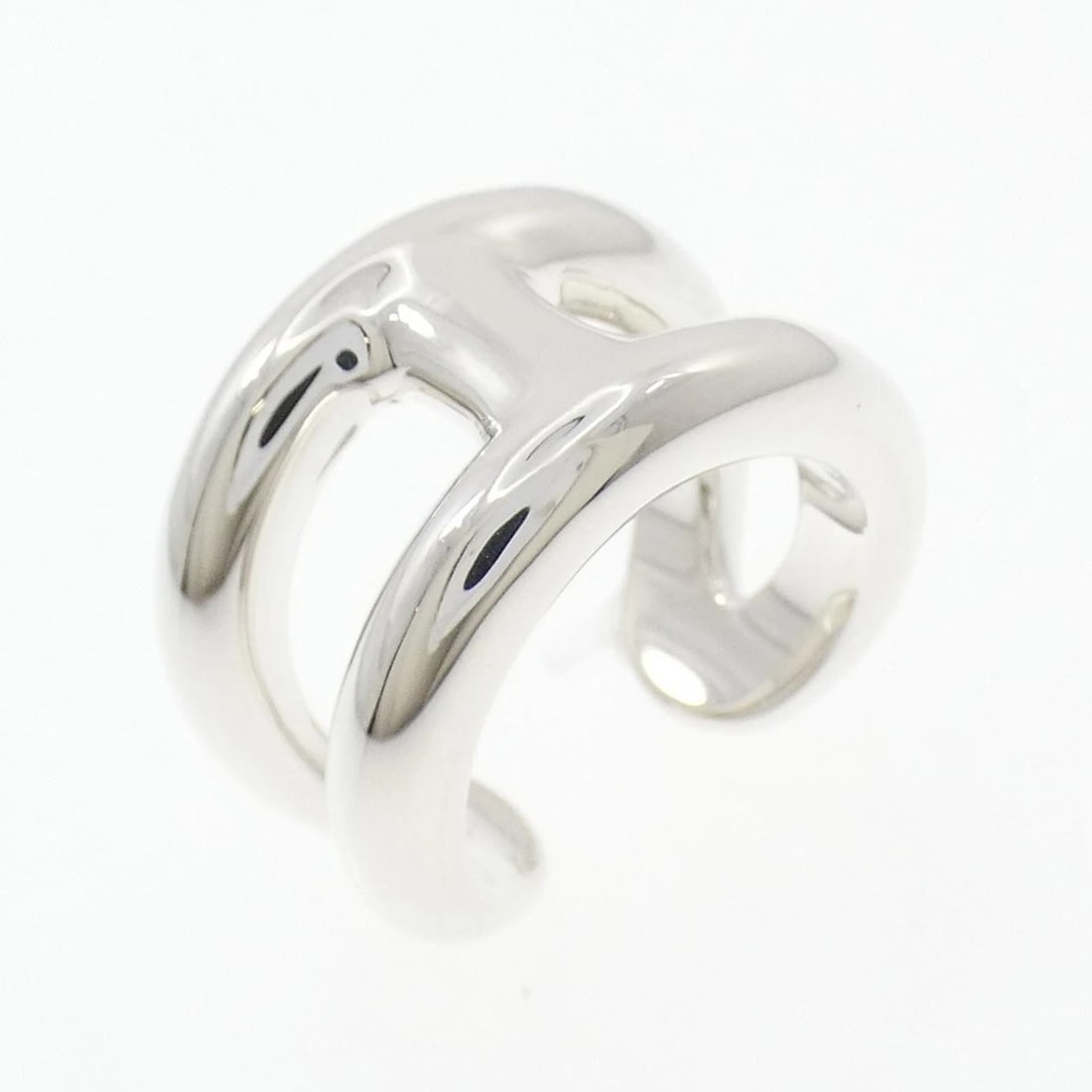 HERMES OSMOZ SMALL RING: Hermes Osmoz Small Ring Brand: HERMES Type/Style: Hermes Ring Material: 925Silver, Color: Silver Size: US4 1/2(48) Accessories: None Accessories Notice: When purchasing pre-owned goods, please refer