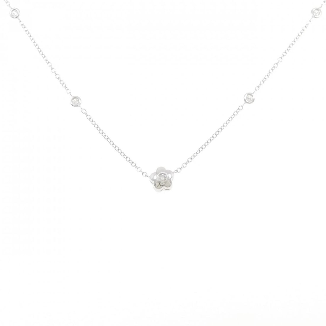 PONTE VECCHIO DIAMOND NECKLACE: Ponte Vecchio Diamond Necklace Brand: Ponte Vecchio Type/Style: Ponte Vecchio Necklace Material: 750 white gold, Main Stone Natural Color: White GOLD Size: Length42cmActual Size Pendant length