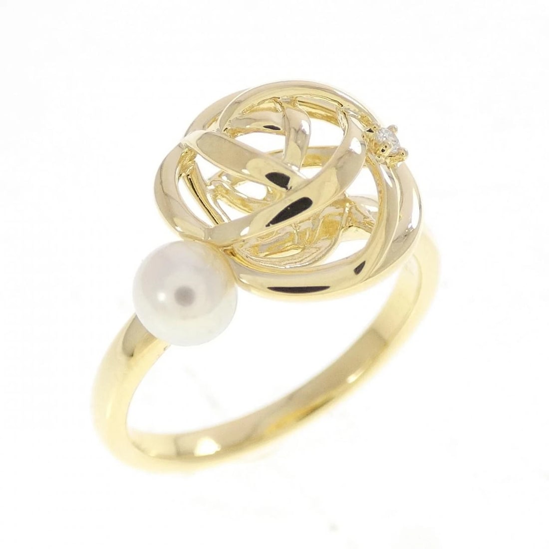 TASAKI AKOYA PEARL RING: TASAKI Akoya Pearl Ring Brand: TASAKI Type/Style: Tasaki Ring Material: K18 yellow gold, Main Stone Akoya Pearl Color: Yellow Gold Size: US5 1/4 Accessories: None Accessories Notice: When purchasing
