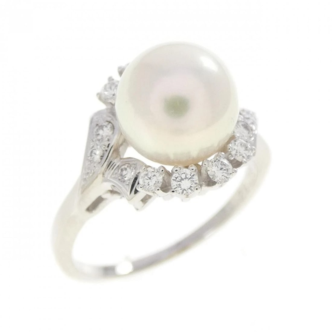 MIKIMOTO AKOYA PEARL RING: Mikimoto Akoya Pearl Ring Brand: MIKIMOTO Type/Style: Mikimoto Ring Material: Platinum950, Main Stone Akoya Pearl Color: Silver Size: US6 1/4 Accessories: None Accessories Notice: When purchasing