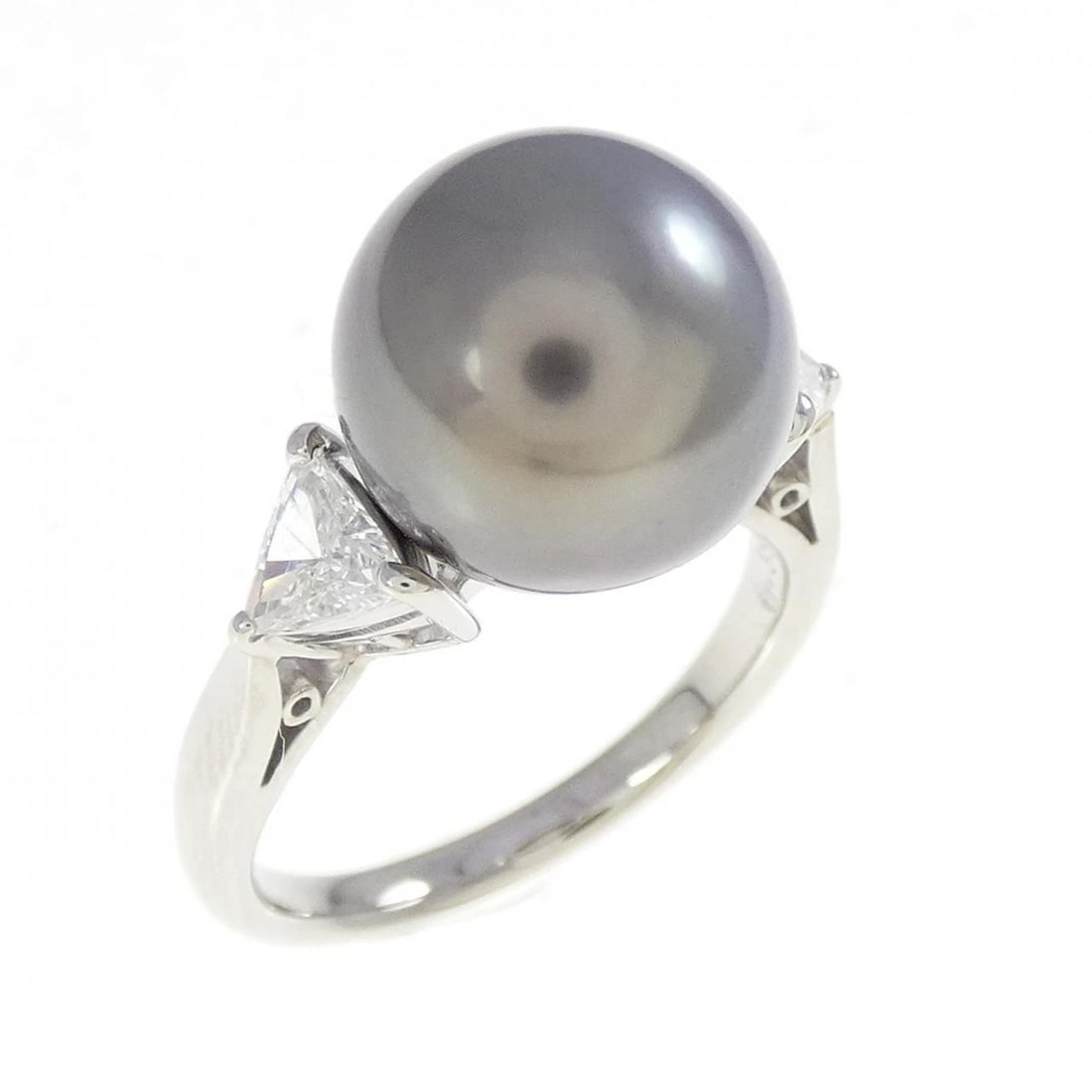 MIKIMOTO BLACK PEARL RING: Mikimoto Black Pearl Ring Brand: MIKIMOTO Type/Style: Mikimoto Ring Material: Platinum950, Main Stone Black Pearl Color: SILVER Size: US5 1/2 Accessories: None Accessories Notice: When purchasing