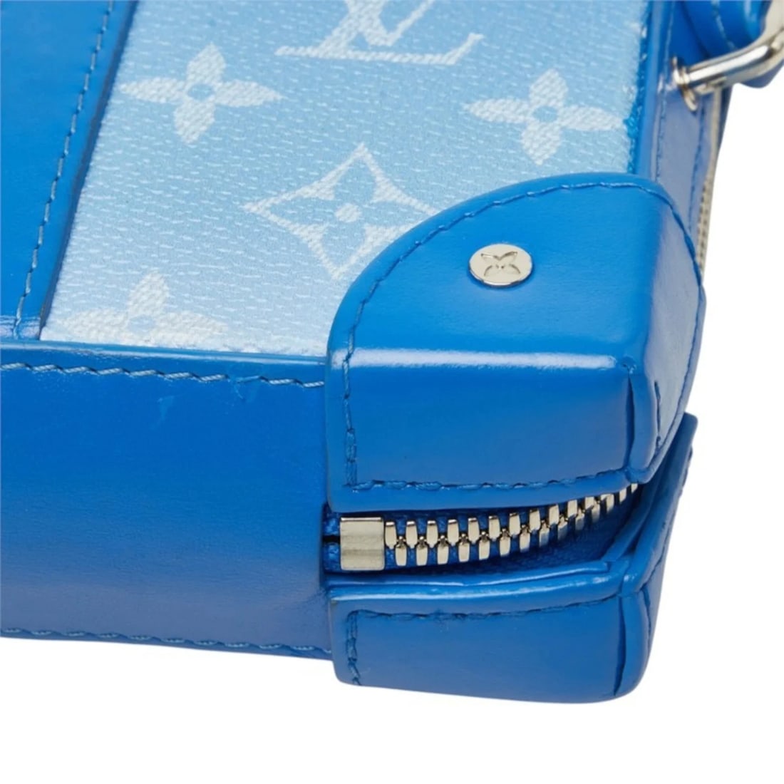 LOUIS VUITTON MONOGRAM CLOUDS SOFT TRUNK WALLET - 4