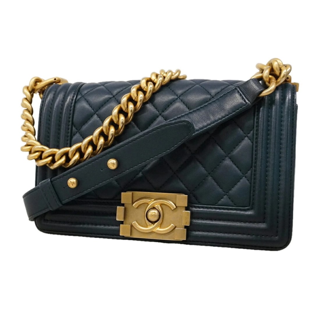 CHANEL BOY CHAIN SHOULDER BAG, LAMBSKIN, NAVY: Chanel Boy Chain Shoulder Bag, Lambskin, Navy Brand: Chanel Type/Style: Shoulder bag Material: Leather Color: Navy Size: (HxWxD) 13.5cm x 20cm x 7cm / 5.31inch x 7.87inch x 2.75inch Accessories: N