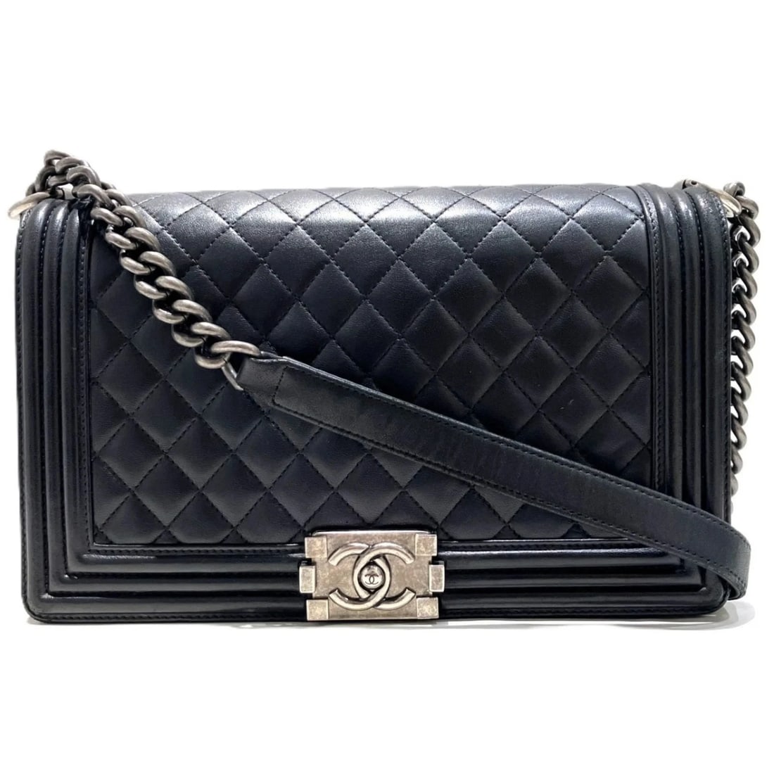 CHANEL LARGE CHAIN SHOULDER BAG LAMBSKIN: Chanel Large Chain Shoulder Bag Lambskin Brand: Chanel Type/Style: Shoulder bag Material: Leather Color: Black Size: (HxWxD) 17.5cm x 28cm x 6cm / 6.88inch x 11.02inch x 2.36inch Accessories: None