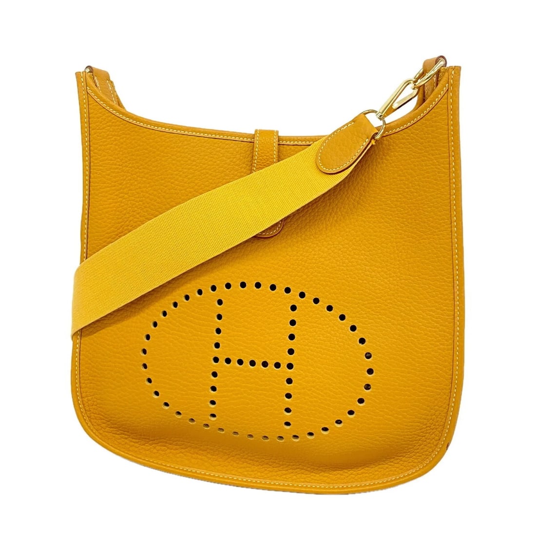 HERMES EVELYNE SHOULDER BAG, ARDENNES NATURAL: Hermes Evelyne Shoulder Bag, Ardennes Natural Brand: Hermes Type/Style: Shoulder bag Material: Ardennes leather Color: Natural Size: (HxWxD) 31.5cm x 32cm x 8.5cm / 12.4inch x 12.59inch x 3.34inch
