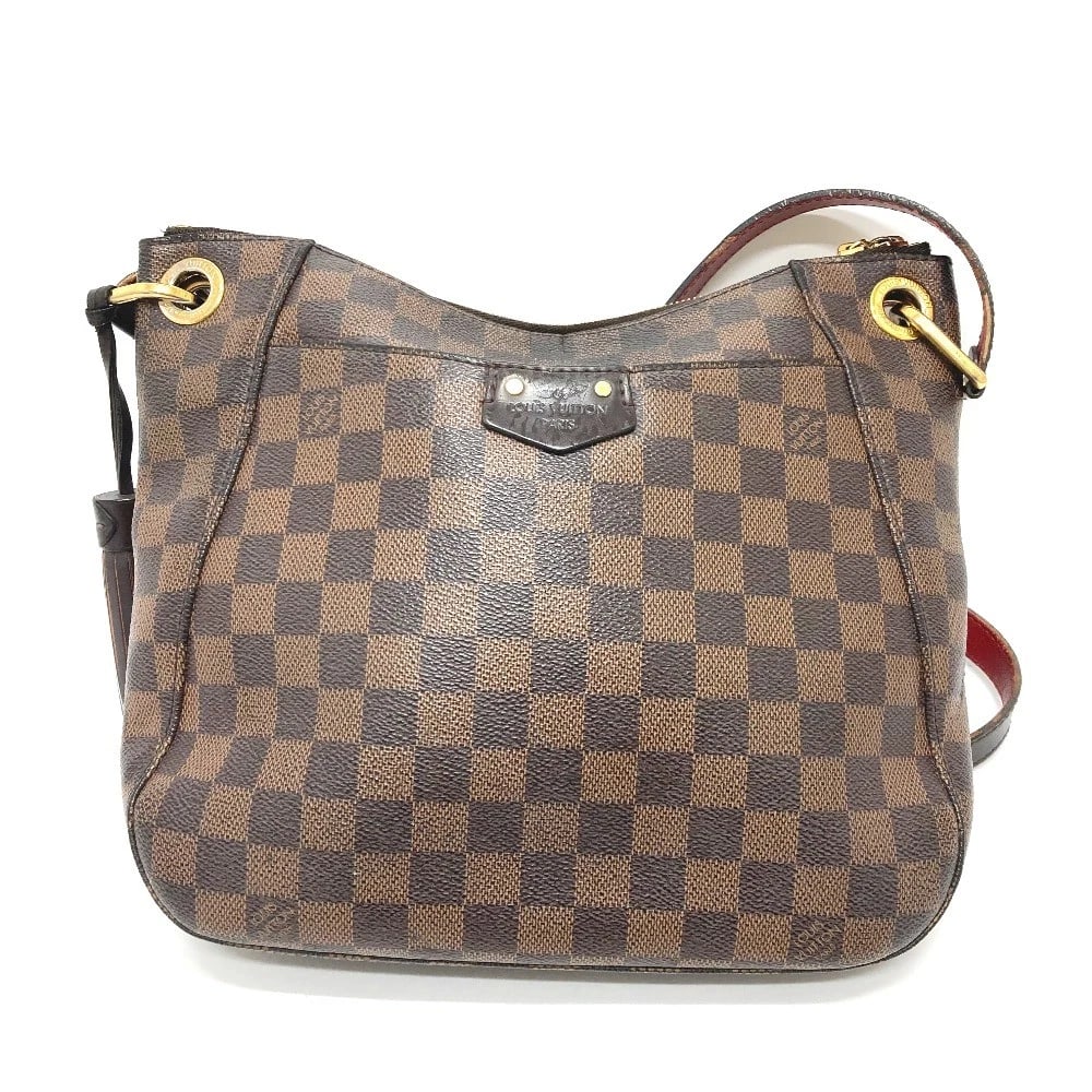 LOUIS VUITTON DAMIER SOUTH BANK POCHETTE CROSSBODY: LOUIS VUITTON Damier South Bank Pochette Crossbody Brand: LOUIS VUITTON Type/Style: Shoulder Bag Material: Damier Canvas Color: BrownxGoldHardware Size: W12.6xH8.7xD2.8inch / W32cmxH22cmxD7cm Acce
