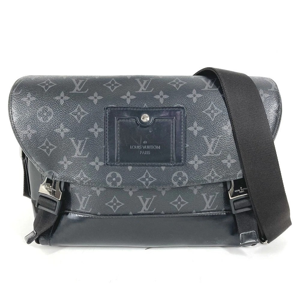 LOUIS VUITTON MONOGRAMECLIPSE MESSENGER VOYAGE: LOUIS VUITTON MonogramEclipse Messenger Voyage Brand: LOUIS VUITTON Type/Style: Shoulder Bag Material: MonogramEclipseCanvas Color: Black Size: W10.6xH9.1xD3.5inch / W27cmxH23cmxD9cm Accessories: