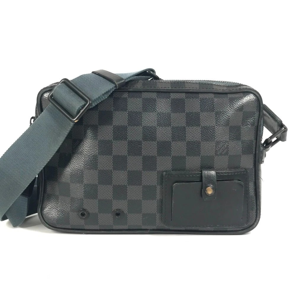 LOUIS VUITTON DAMIER-GRAPHITE ALPHA-MESSENGER: LOUIS VUITTON Damier-Graphite Alpha-Messenger Brand: Louis Vuitton Type/Style: Shoulder Bag Material: DamierGraphiteCanvas Color: Black Size: W9.8xH6.5xD1.6inch / W25cmxH16.5cmxD4cm Accessories: N