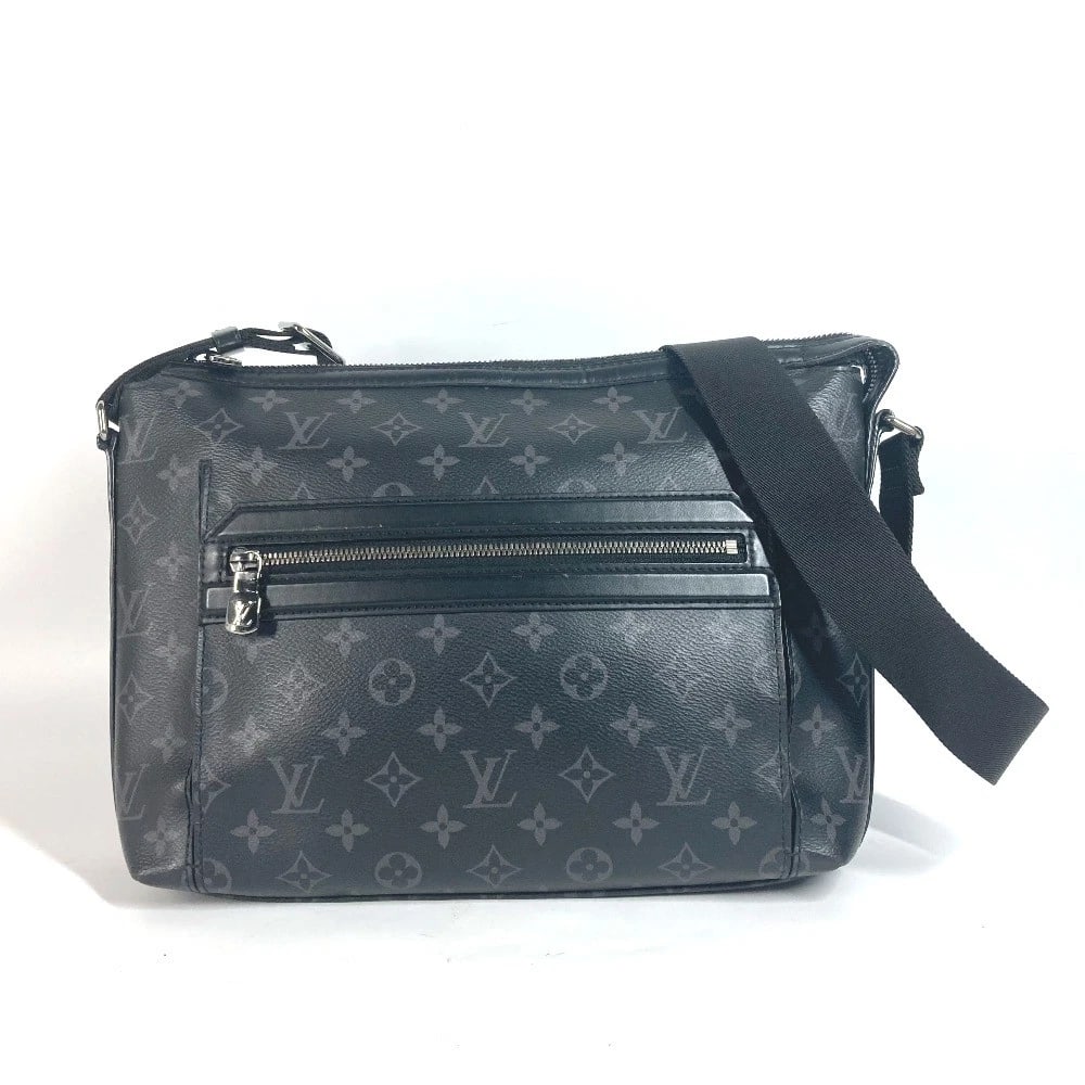 LOUIS VUITTON MONOGRAMECLIPSE MESSENGER: LOUIS VUITTON MonogramEclipse Messenger Brand: LOUIS VUITTON Type/Style: Shoulder Bag Material: MonogramEclipseCanvas Color: Black Size: W11.2xH9.3xD3.9inch / W28.5cmxH23.5cmxD10cm Accessories: No