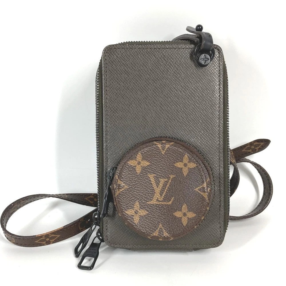 LOUIS VUITTON TAIGA MONOGRAM PHONE BOX POCHETTE BAG: LOUIS VUITTON Taiga Monogram Phone box Pochette Bag Brand: LOUIS VUITTON Type/Style: Shoulder Bag Material: Taiga Leather / MonogramCanvas Color: BrownBasedxGray Based Size: W3.9xH6.7xD1.8inch / W10cm