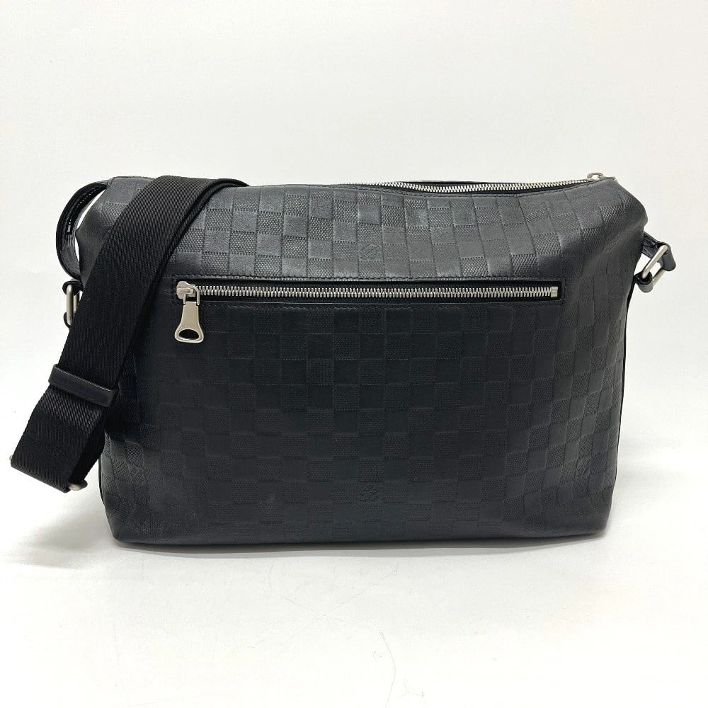 LOUIS VUITTON DAMIER INFINI SHOULDER BAG BLACK: LOUIS VUITTON Damier Infini Shoulder Bag Black Brand: Louis Vuitton Type/Style: Shoulder Bag Material: Damier InfiniLeather Color: onyx / Black Size: W13.8xH11.0xD3.9inch / W35cmxH28cmxD10cm