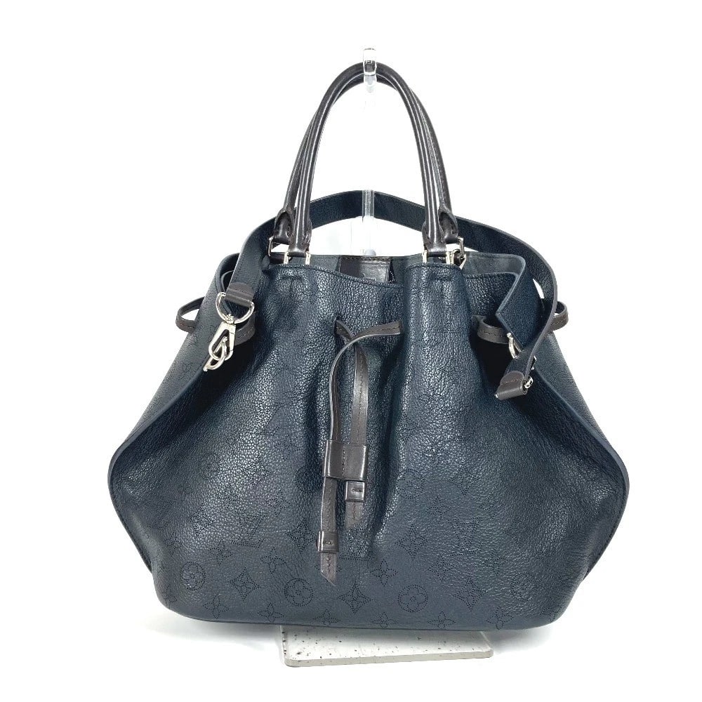 LOUIS VUITTON MONOGRAM MAHINA GIRORATTA 2WAY SHOULDER HAND BAG: LOUIS VUITTON Monogram Mahina Giroratta 2WAY Shoulder Hand Bag Brand: LOUIS VUITTON Type/Style: Tote Bag Material: Monogram Mahina Leather Color: Noir / Black Size: W11.6xH10.4xD4.7inch /
