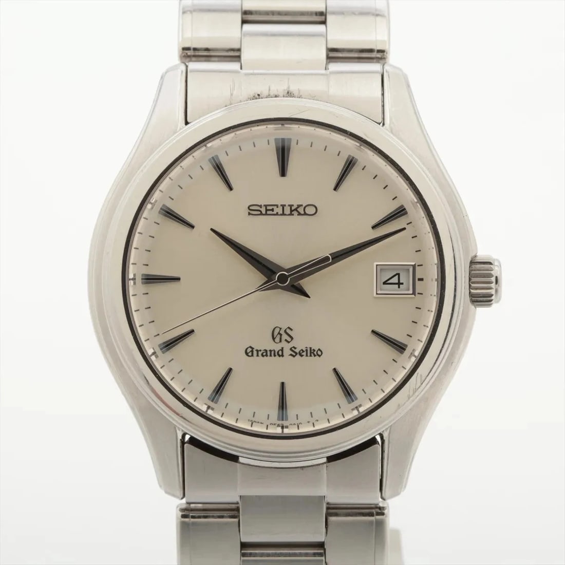 GRAND SEIKO SS QZ SILVER: Grand Seiko SS QZ Silver Brand: Grand Seiko Type/Style: Wristwatch Material: SS Color: Dial Color Silver Size: Case:W1.2 x H1.2inch / W33 x H33 Circumference of Wrist:6.1inch / 15.5 Accessories: None