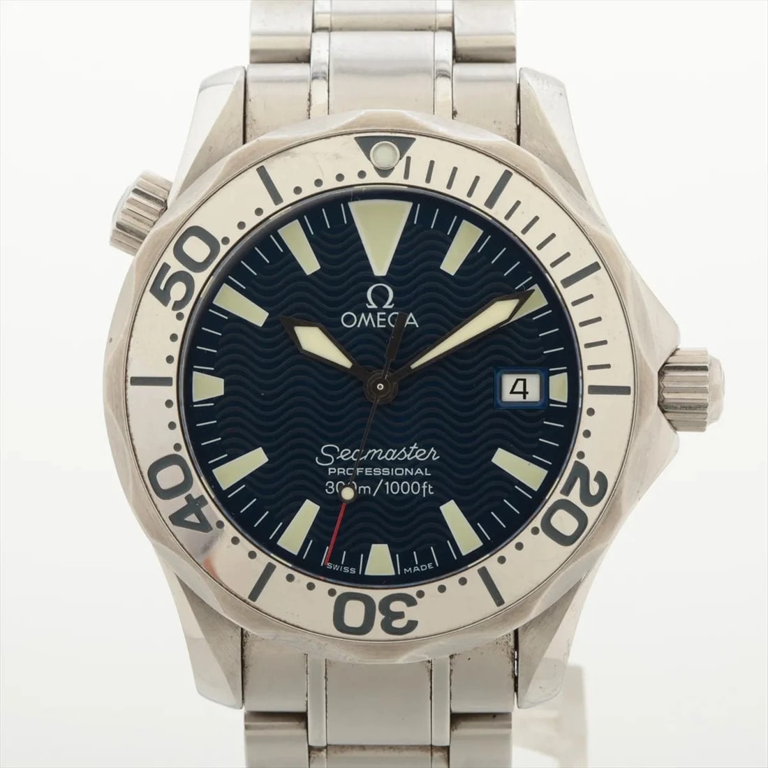 OMEGA SEAMASTER SS QZ BLUE: Omega Seamaster SS QZ blue Brand: Omega Type/Style: Wristwatch Material: SS Color: Dial Color Blue Size: Case:W1.2 x H1.2inch / W36 x H36 Circumference of Wrist:5.5inch / 14 Accessories: None
