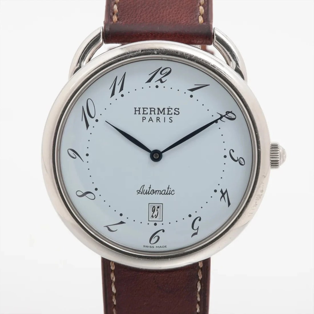HERMES ALSAU SS & LEATHER WHITE: Hermes Alsau SS & Leather white Brand: Hermes Type/Style: Wristwatch Material: SS & Leather Color: Dial Color White Size: Case:W1.6 x H1.6inch / W41 x H41 Circumference of Wrist:7.3inch / 18.5