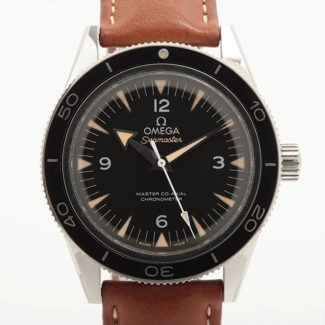 OMEGA SEAMASTER CO-AXIAL CHRONOMETER SS: Omega Seamaster Co-Axial Chronometer SS Brand: Omega Type/Style: Wristwatch Material: SS & Leather Color: Dial Color Black Size: Case:W1.6 x H1.6inch / W41 x H41 Circumference of Wrist:8.1inch / 20.5 