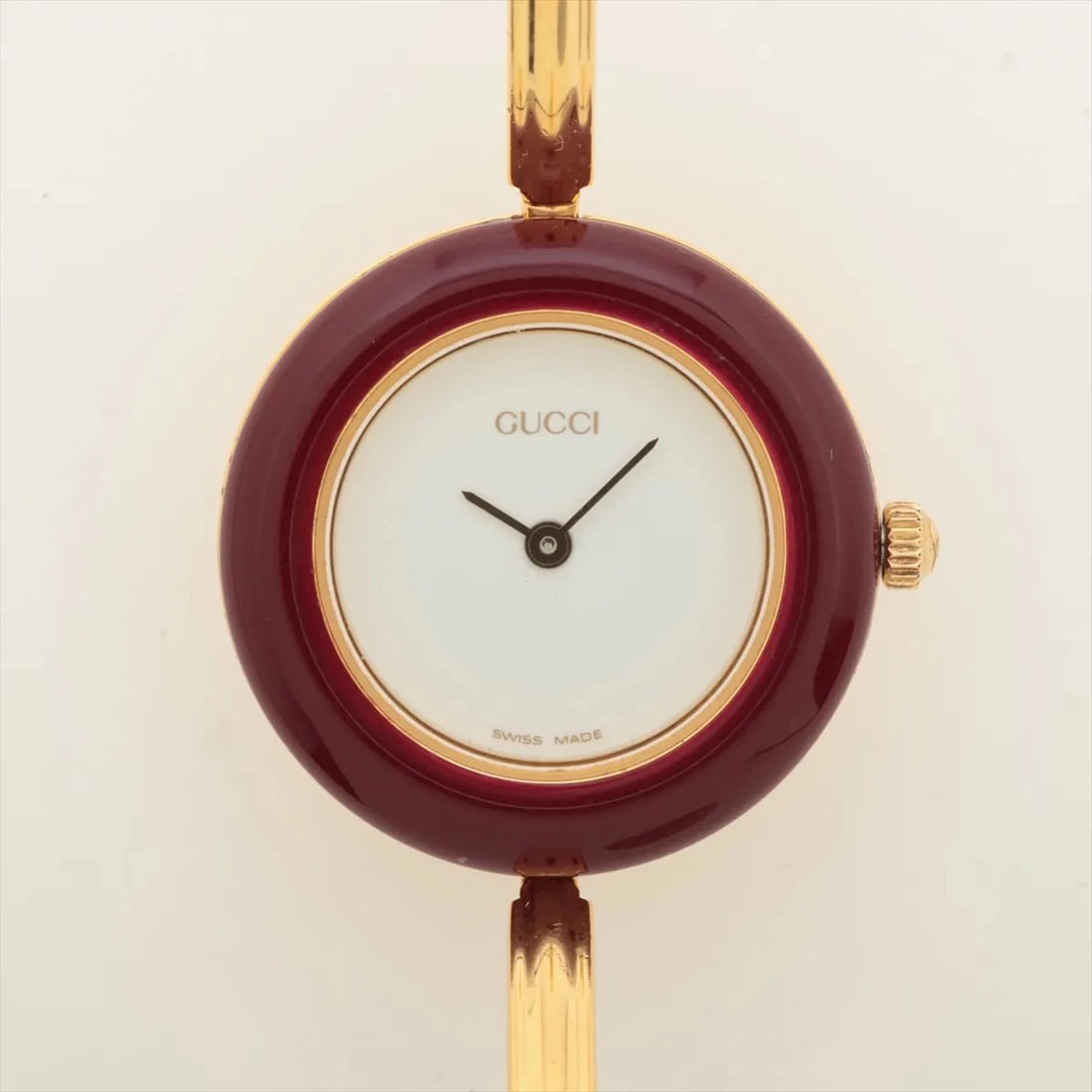 GUCCI BEZEL GP QZ WHITE: Gucci Bezel GP QZ white Brand: Gucci Type/Style: Wristwatch Material: GP Color: Dial Color White Size: Case:W0.8 x H0.8inch / W26 x H26 Circumference of Wrist:5.9inch / 15 Accessories: None