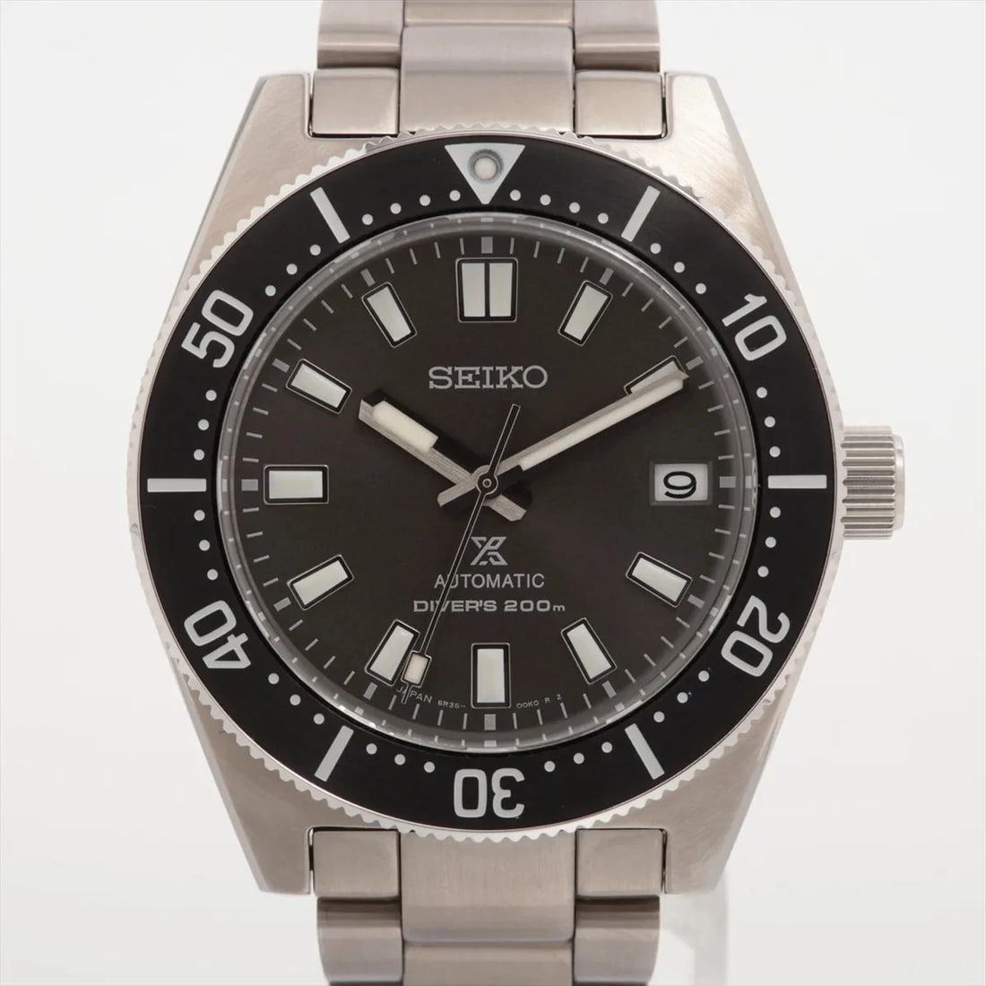 SEIKO PROSPEX SS GRAY: Seiko Prospex SS Gray Brand: Seiko Type/Style: Wristwatch Material: SS Color: Dial Color Gray Size: Case:W1.6 x H1.6inch / W40 x H40 Circumference of Wrist:5.9inch / 15 Accessories: None Accessories