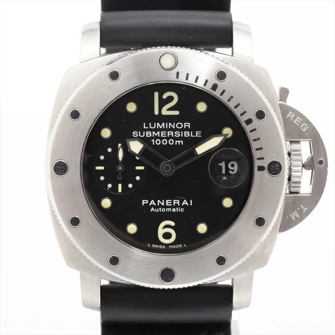 PANERAI LUMINOR SUBMERSIBLE SS & RUBBER BLACK: Panerai Luminor Submersible SS & Rubber black Brand: Panerai Type/Style: Wristwatch Material: SS & Rubber Color: Dial Color Black Size: Case:W1.6 x H1.6inch / W44 x H44 Circumference of Wrist:8.1inch