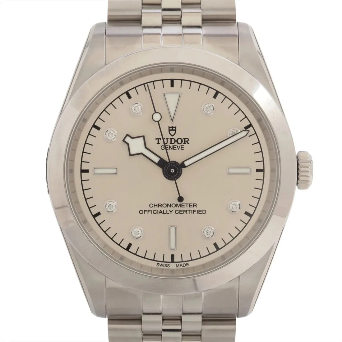 TUDOR BLACK SS SILVER: Tudor Black SS Silver Brand: Tudor Type/Style: Wristwatch Material: SS Color: Dial Color Silver Size: Case:W1.6 x H1.6inch / W41 x H41 Circumference of Wrist:7.7inch / 19.5 Accessories: None