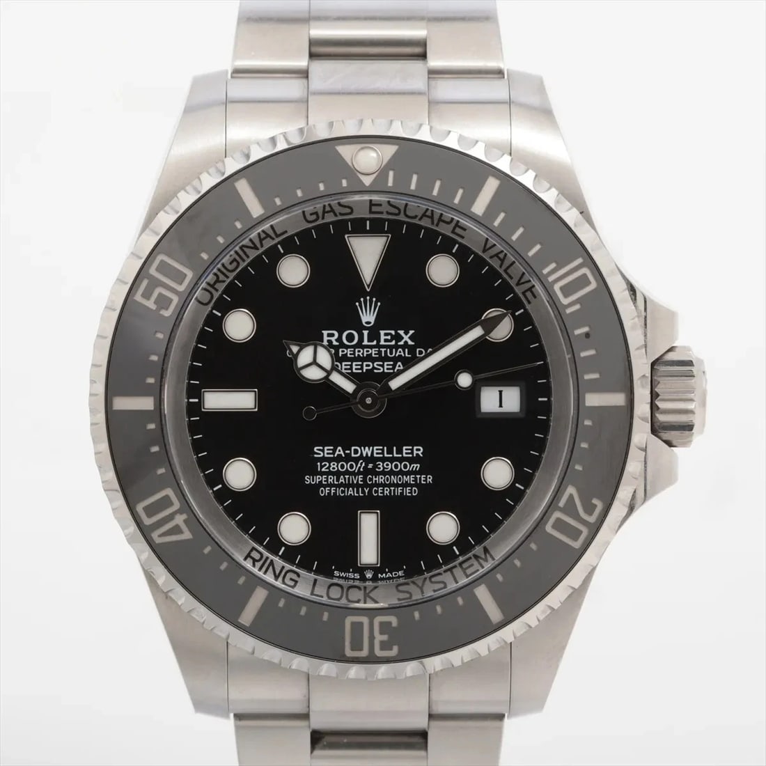 ROLEX SEA-DWELLER SS INTENSE BLACK: Rolex Sea-Dweller SS Intense black Brand: Rolex Type/Style: Wristwatch Material: SS Color: Dial Color intense black Size: Case:W1.6 x H1.6inch / W44 x H44 Circumference of Wrist:6.9inch / 17.5