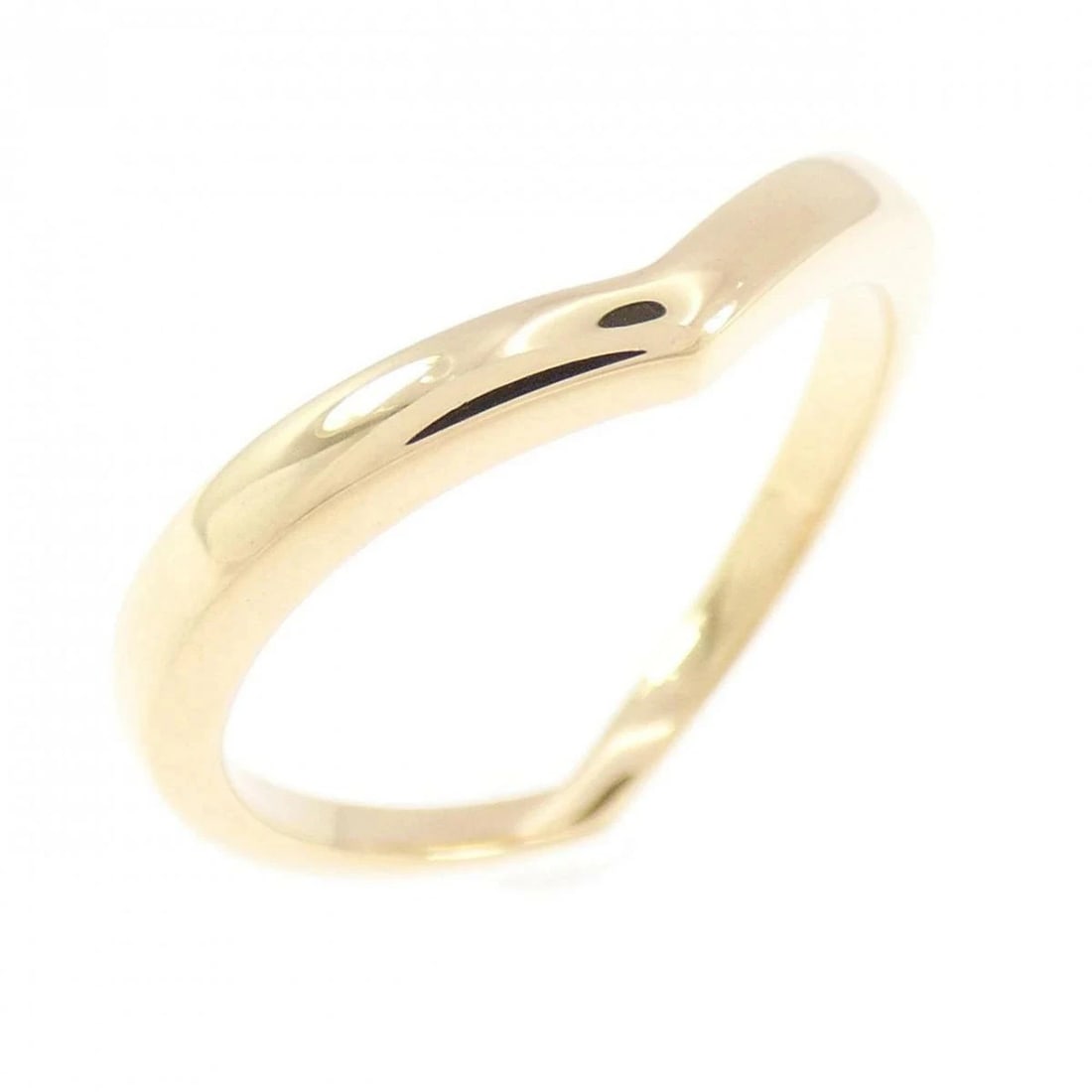 TIFFANY V BAND RING 750 YELLOW GOLD: Tiffany V Band Ring 750 Yellow Gold Brand: Tiffany & Co. Type/Style: Ring Material: 750 Yellow Gold, Color: Yellow Gold Size: US 5.5 Accessories: None Accessories Notice: When purchasing p