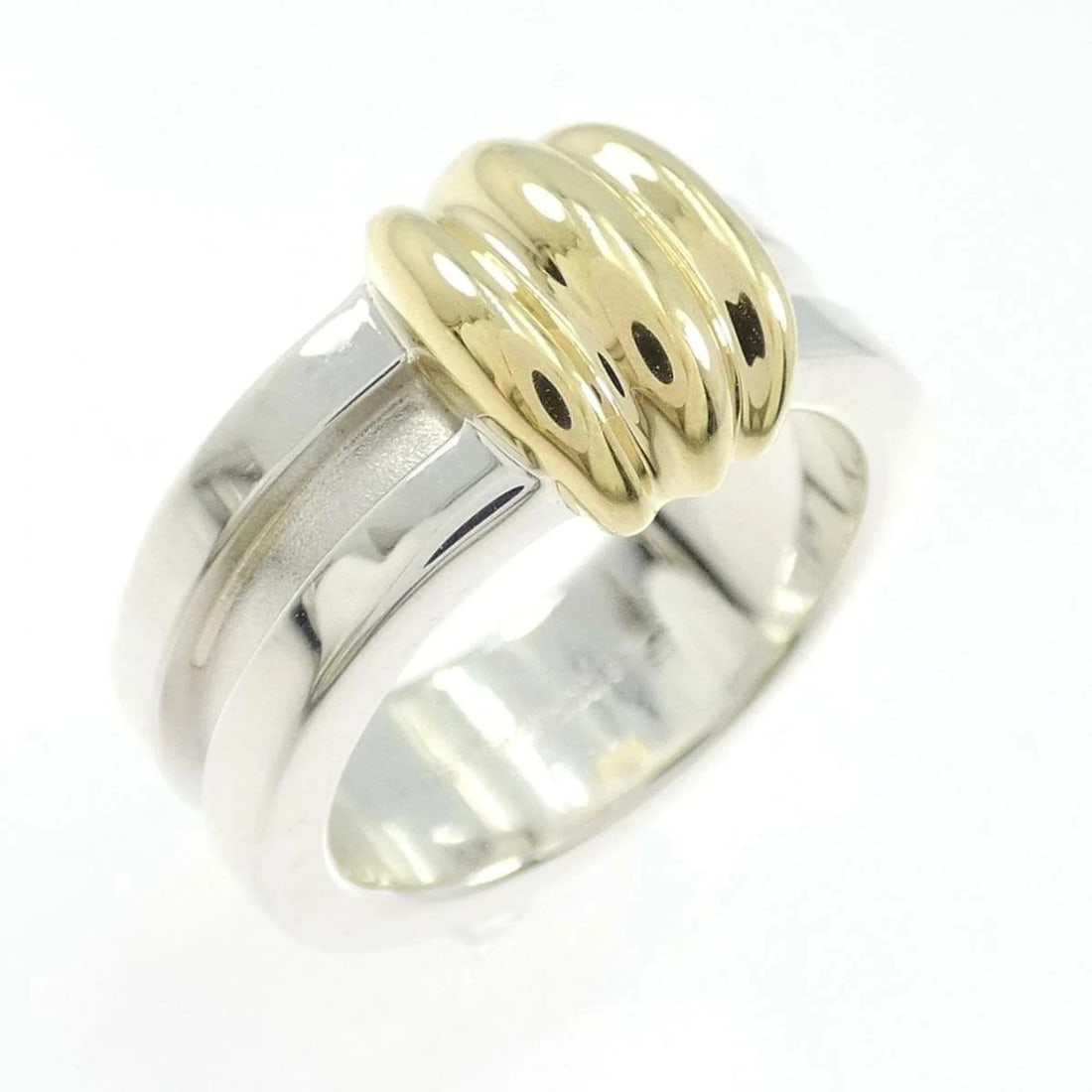 TIFFANY SILVER 925 YELLOW GOLD RING: Tiffany Silver 925 Yellow Gold Ring Brand: Tiffany & Co. Type/Style: Ring Material: 925 Sterling Silver and 750 Yellow Gold, Color: Silver / Yellow Gold Size: US 5 Accessories: None Accessories