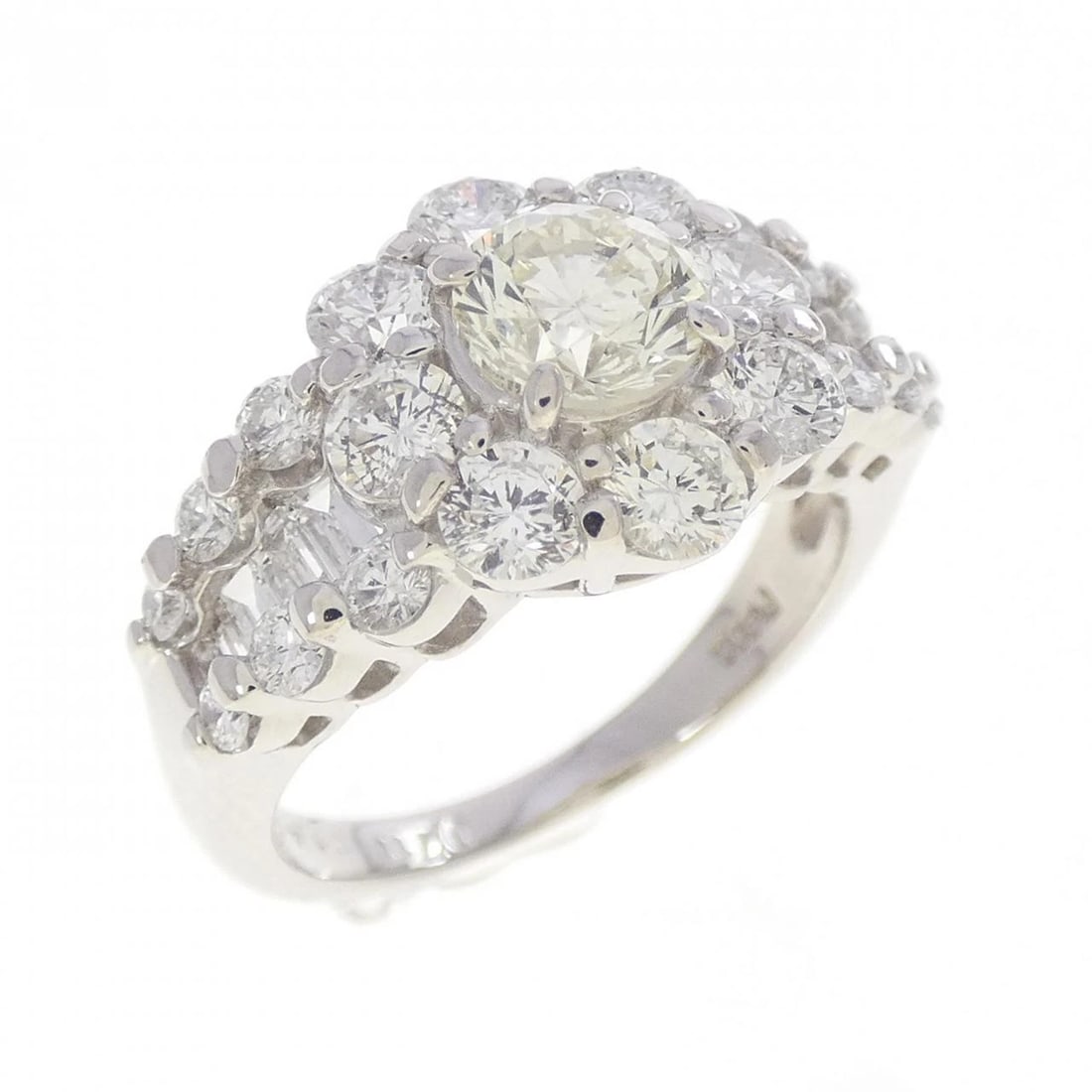 PT900 DIAMOND RING: PT900 Diamond Ring Brand: Unbranded Type/Style: Diamond Ring Material: PT900 Color: PT Size: US5 3 4 Accessories: None Accessories Notice: When purchasing pre-owned goods, please refer to