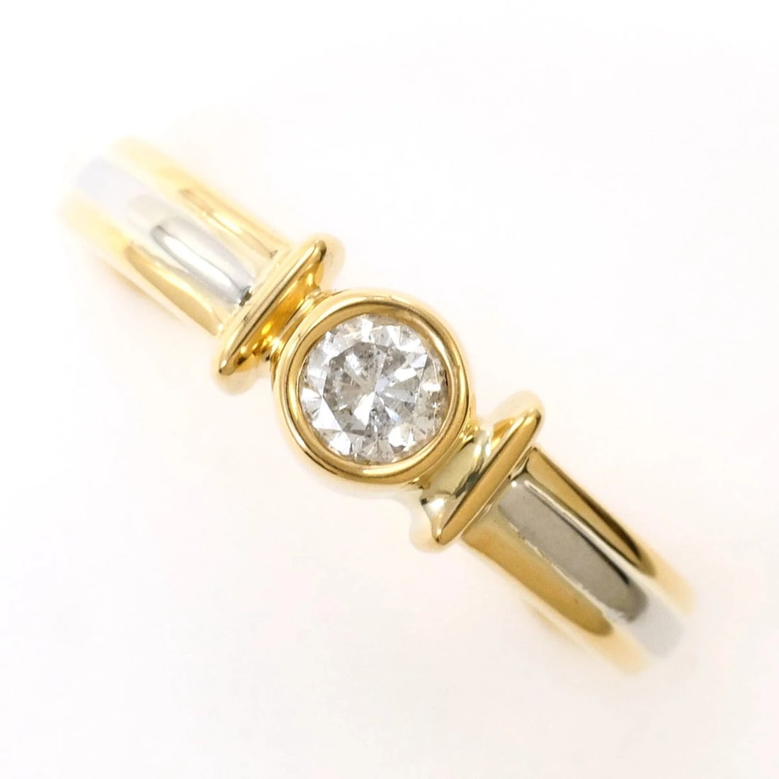 PT900 PLATINUM 18K YELLOW GOLD RING WITH DIAMOND: PT900 Platinum 18K Yellow Gold Ring with Diamond Brand: Unbranded Type/Style: Band ring Material: Platinum 900, Yellow gold (18K), Main Stone Natural Color: Platinum, Yellow gold Size: US 5.5 Acce