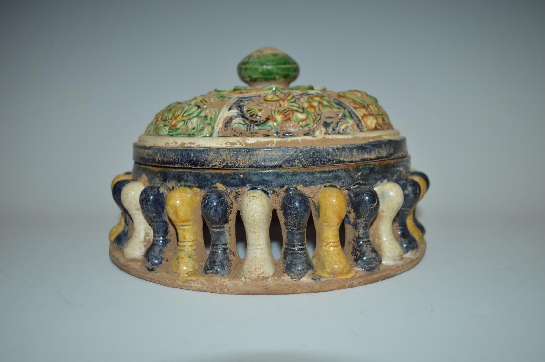 A TANG TRI COLORE GLAZED "SANCAI" POTTERY POWDER BOX (1 of 8)