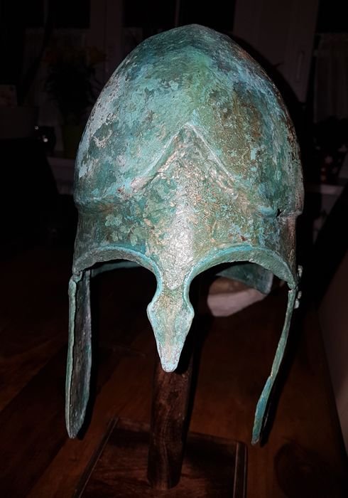 Greek Bronze helmet Chalcidician type (1 of 9)