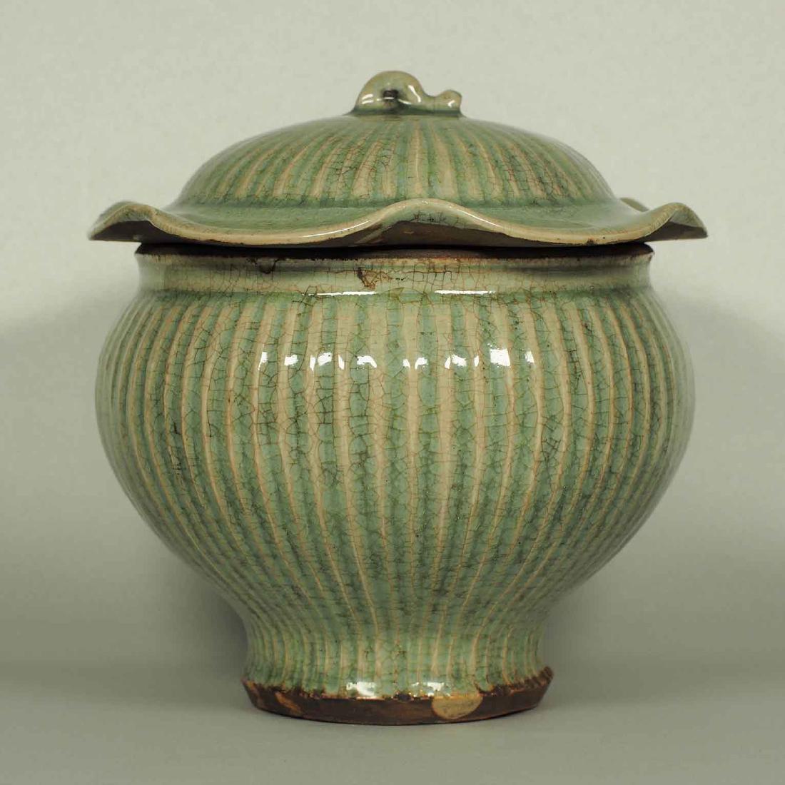 Longquan Fluted Jar with Lid, late Southern Song-early (1 of 10)