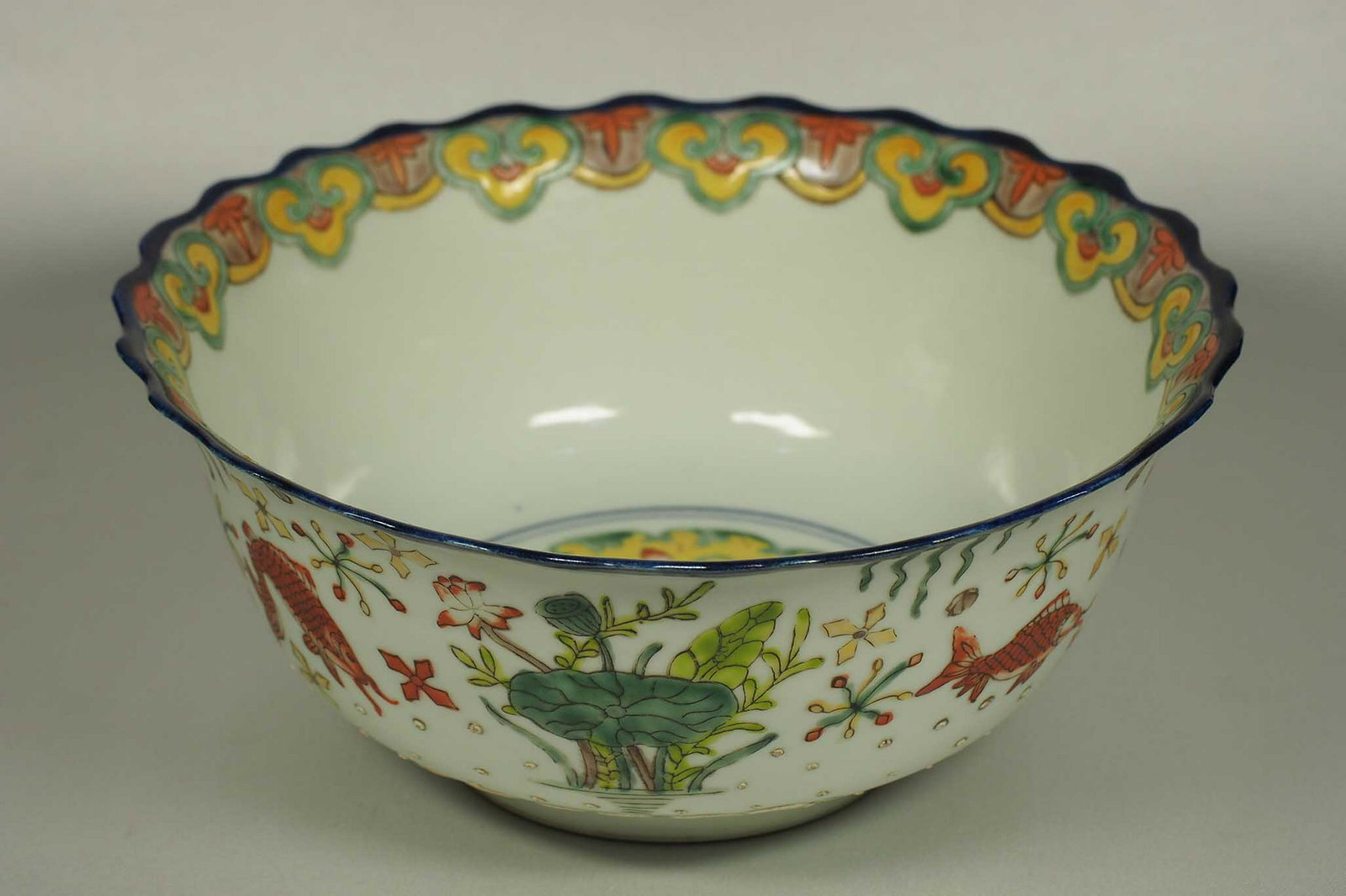 Lobed-Rim Bowl with Fishes, Kangxi Mark, late Qing: Beautiful Famille Verte Lobed rim bowl with fishes in pond design. Diameter 203mm, 8"inch