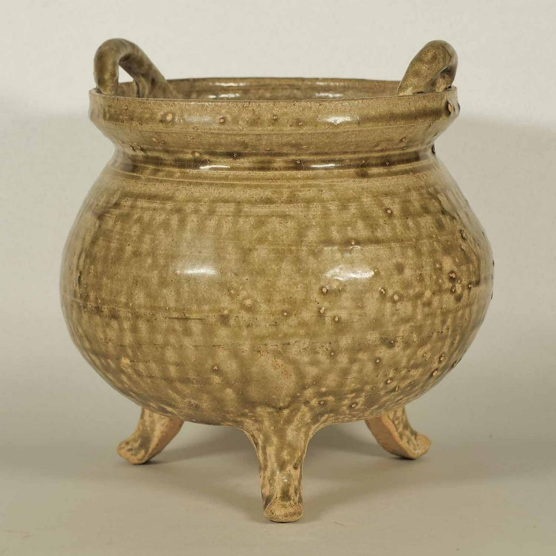 Yue Tripod Censer with Handles, Warring States: Very rare Yue tripod censer with two looped handles. Beautiful calcification and splitted crackles as definitive signs of oldness. Height 180mm, 7"inch