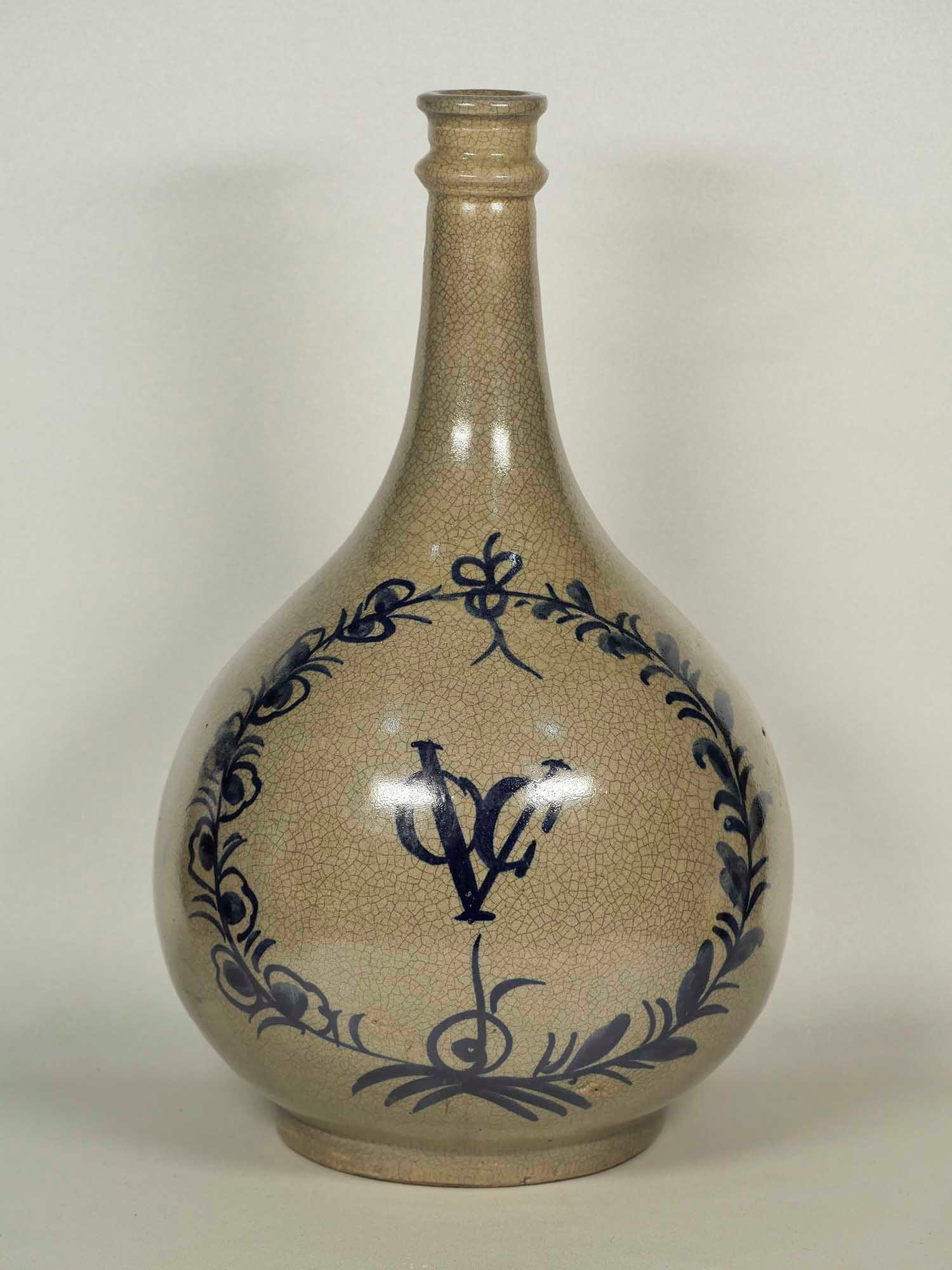 VOC Bottle Vase, Late Ming (1 of 10)