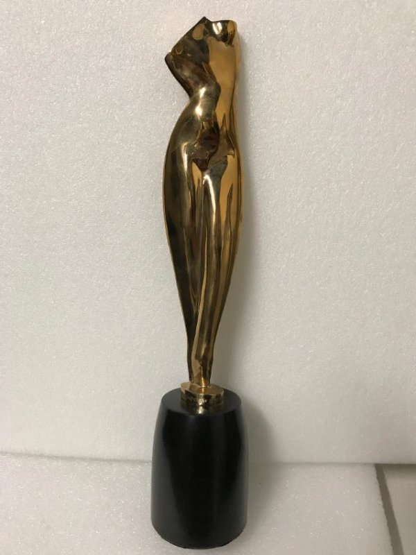 RUSSIAN-UKRAINIAN BRONZE SCULPTURE ALEXANDER ARCHIPENKO: RUSSIAN-UKRAINIAN BRONZE GOLDWASHED SCULPTURE ALEXANDER ARCHIPENKO (1887-1964). SIGNED ARCHIPENKO AND DATED 1914 . MEASURES 14" H MARBLE BASE 5 " X 3.25" APPRX.