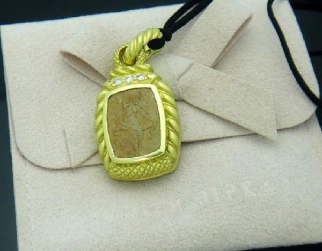 Judith Ripka Cameo Pendant 18k Yellow Gold 0.25ct VS E: Judith Ripka Cameo Pendant 18k Yellow Gold 0.25ct VS E Diamond with original pouch Designer: Judith Ripka Diamonds: 0.25ct VS Clarity E color Total Item Weight: 22.3g Measurements: 42.98mm (1.69Â”)