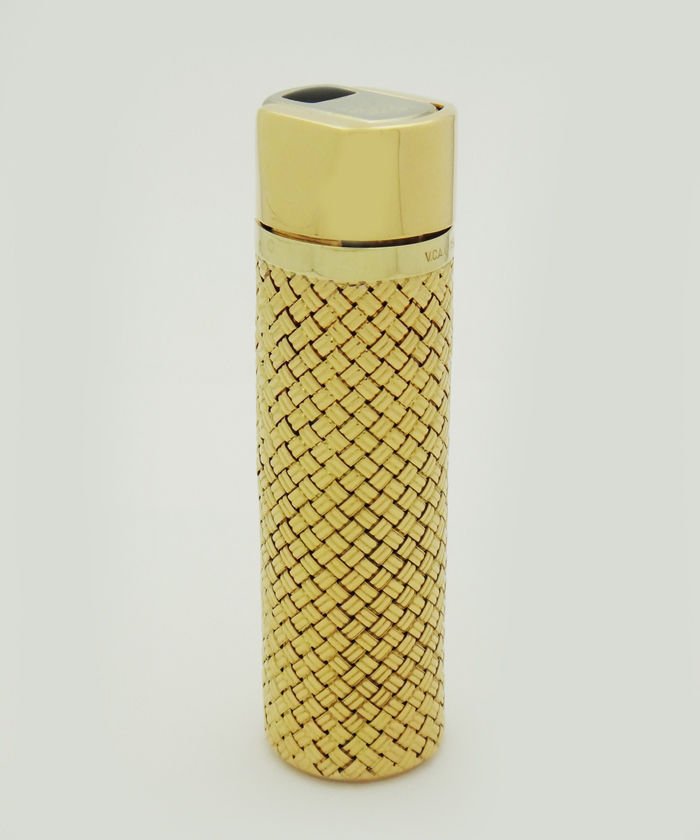 Rare Van Cleef & Arpels 18K Gold Woven Butane Lighter: Van Cleef & Arpels 18K Yellow Gold Woven Butane Lighter:Precious Metal Type: 750 Yellow Gold:Weight: 81.5 grams:Dimensions: 72.8mm long x 20.4mm in diameter
