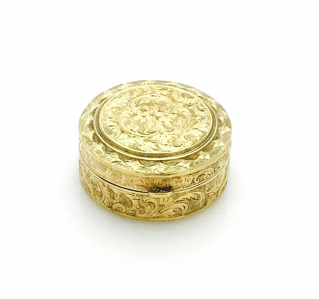Estate 14k Gold 28mm Hand Engraved Pill Box: Estate 14k Yellow 15.8g Gold 28mm Diameter Hand Engraved Pill Box