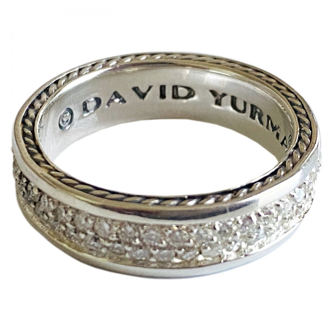 DAVID YURMAN STREAMLINE 925 PAVE DIAMOND TWO ROW BAND: BRAND: DAVID YURMAN COLLECTION: STREAMLINE PAVE STONES: DIAMONDS APPROX. 1.41TCW METAL : STERLING SILVER 925 SIZE: 8.5 WIDTH : 6mm CONDITION: EXCELLENT LIKE NEW!! RETAIL PRICE $2900