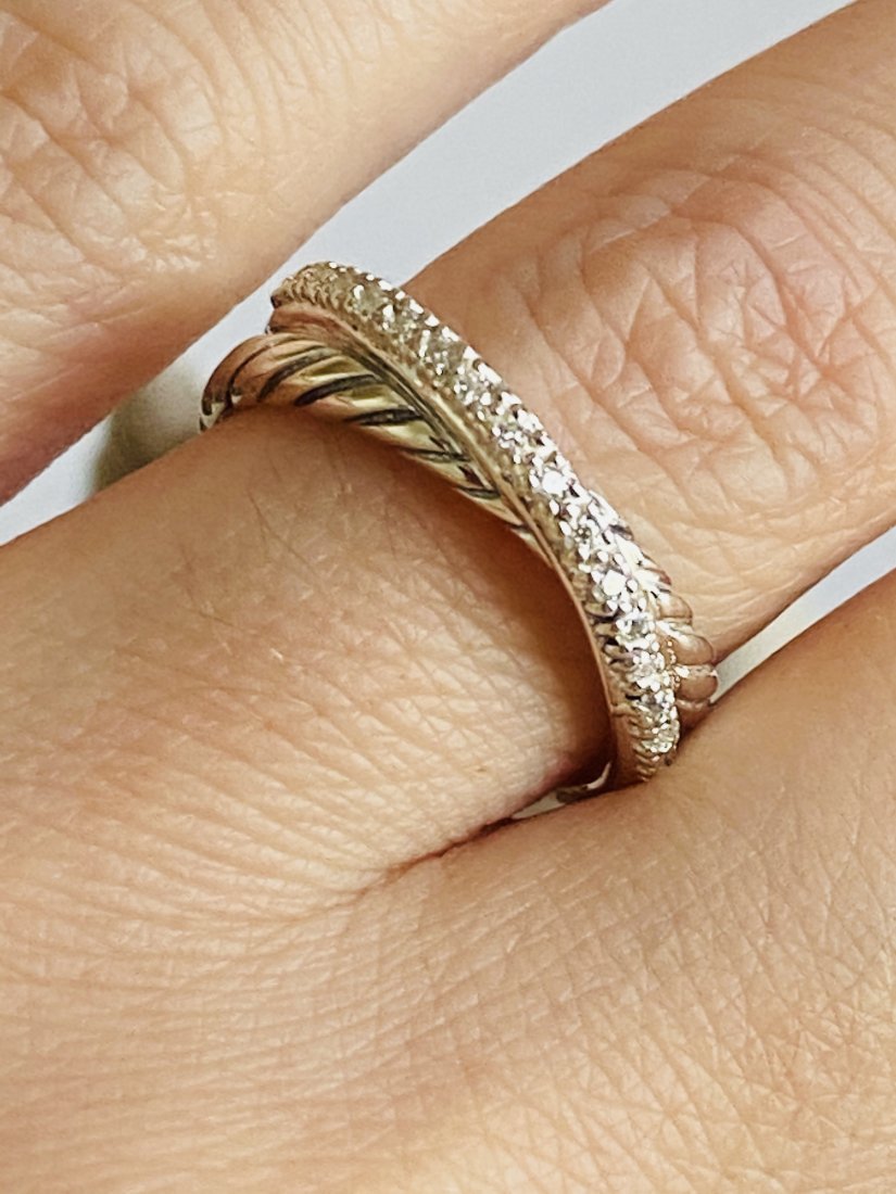 DAVID YURMAN STERLING SILVER DIAMOND CROSSOVER RING: DAVID YURMAN CROSSOVER RING BAND IN STERLING SILVER 925 WITH DIAMONDS BRAND: DAVID YURMAN COLLECTION: CROSSOVER STONES: DIAMONDS METAL : STERLING SILVER 925 SIZE: 6.75 CONDITION: EXCELLENT LIKE NEW!! 