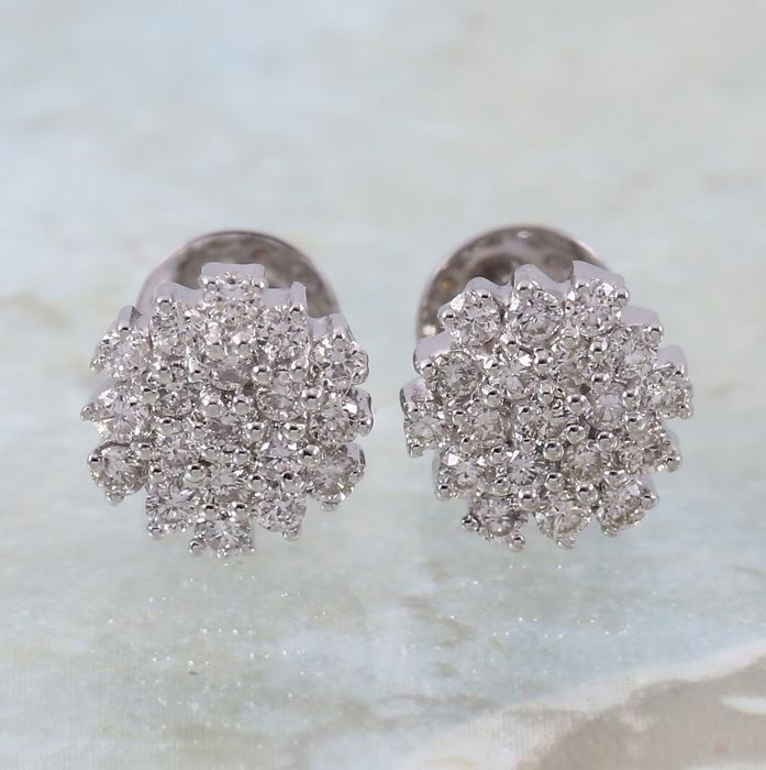 18 K / 750 Yellow Gold IGI Certified Diamond Earrings (1 of 8)