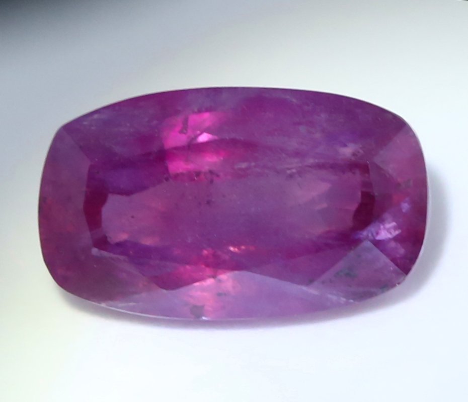 IGI Certified 2.15 ct. Untreated Ruby - PAKISTAN (1 of 7)