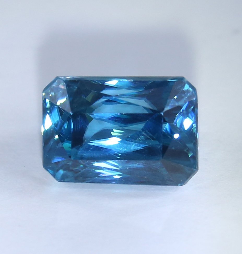 IGI Certified 6.93 ct. Zircon Untreated COMBODIA (1 of 10)