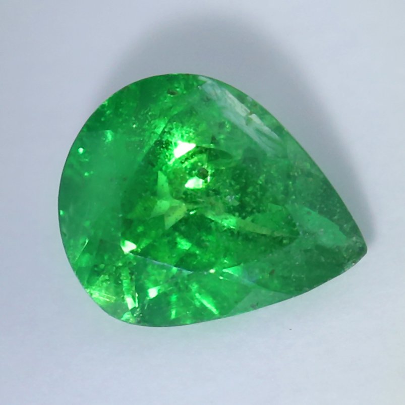 GIA Certified 1.06 ct. Tsavorite Garnet Untreated KENYA: GIA Certified 1.06 ct. Tsavorite (Grossularite - Garnet) Untreated KENYA Cut - Pear Modified Brilliant cutColor - GreenClarity - VSCt. Weight - 1.06 ct.Dimensions - 7.15 x 5.89 x 3.78 mm<