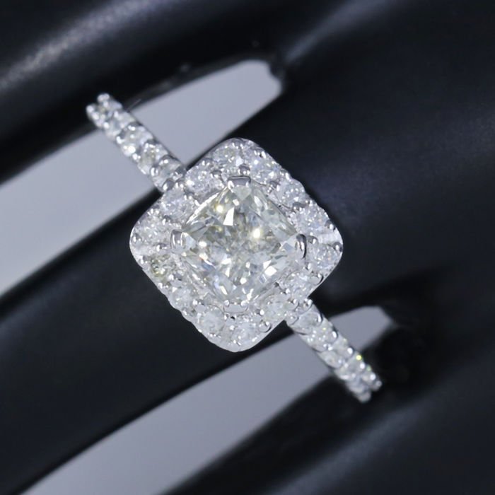 14 K / 585 White Gold Designer Solitaire Diamond Ring (1 of 8)